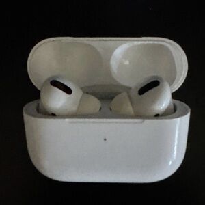 Apple White AirPods Pro Wireless Earbuds with Charging Case